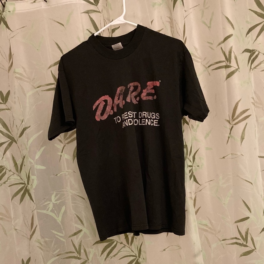 D.A.R.E / DARE Vintage 1990s t-shirt. Y2K